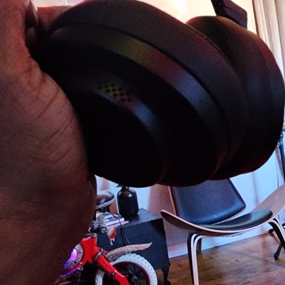 Shure AONIC 50 Gen 2 Wireless Noise Cancelling Headphones - Picture 8 of 9